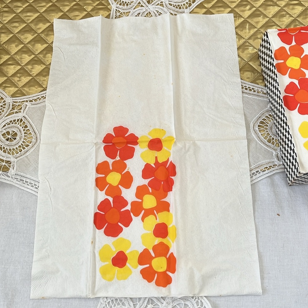 1977 RETRO Party House Guest Tow ,Dinner Napkin VINTAGE - Picture 6 of 6